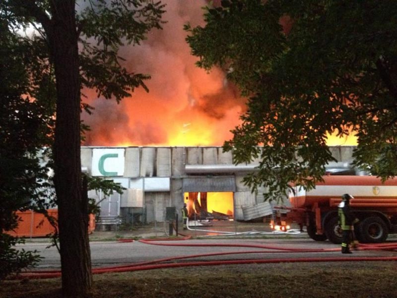 пожар в изложбен център  “Campanara“ гр. Пазеро, Италия - сектор С